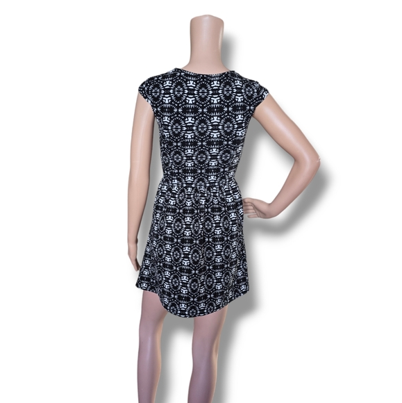 Enough About Me Women's Black/White Geometric & Tribal Print Design Mini Dress - Picture 9 of 16